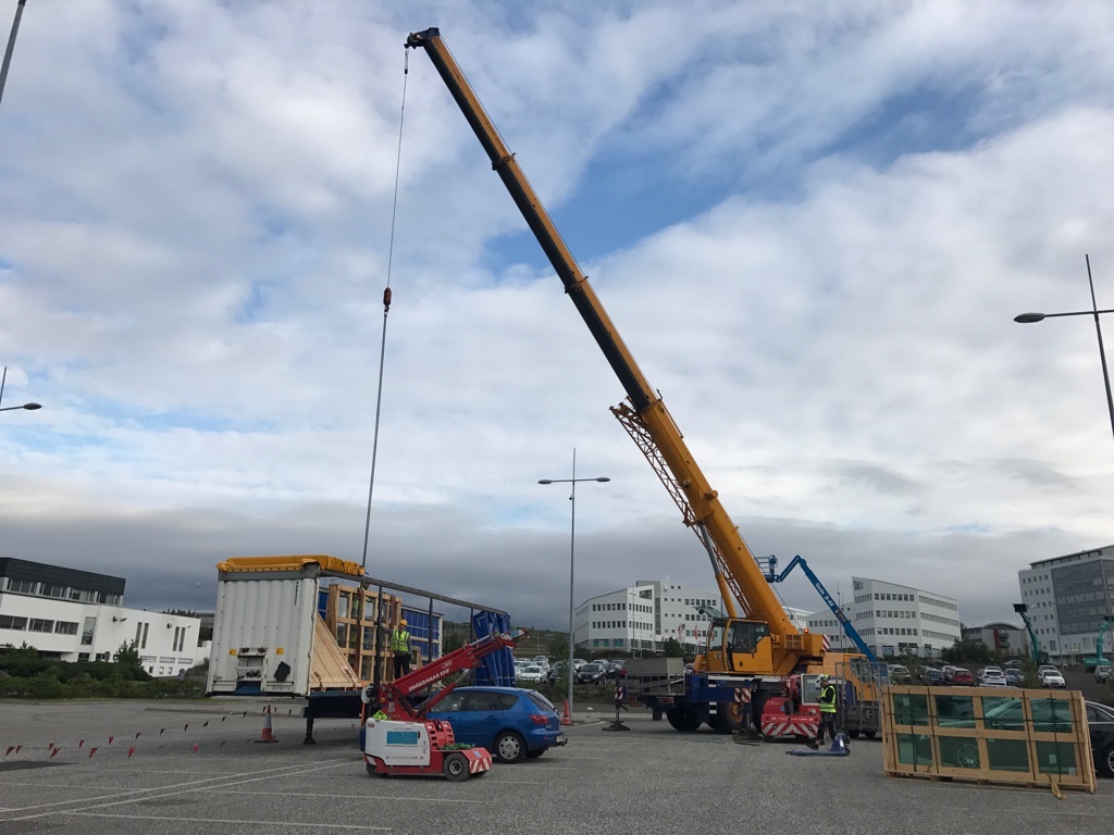 Rúða flutt inn í verslunarrýmið