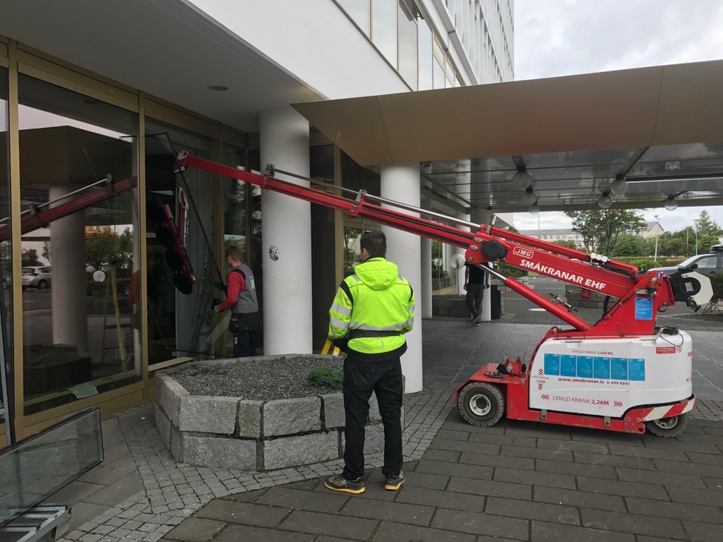 Glerísetning á Hótel Sögu