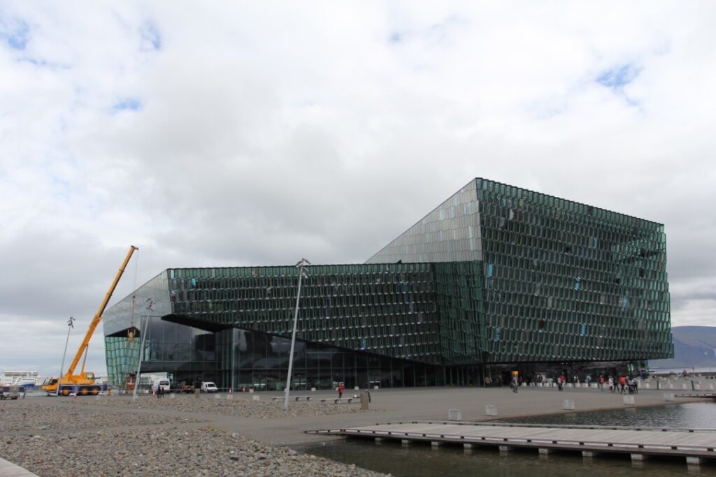 Hífing við byggingu Hörpu